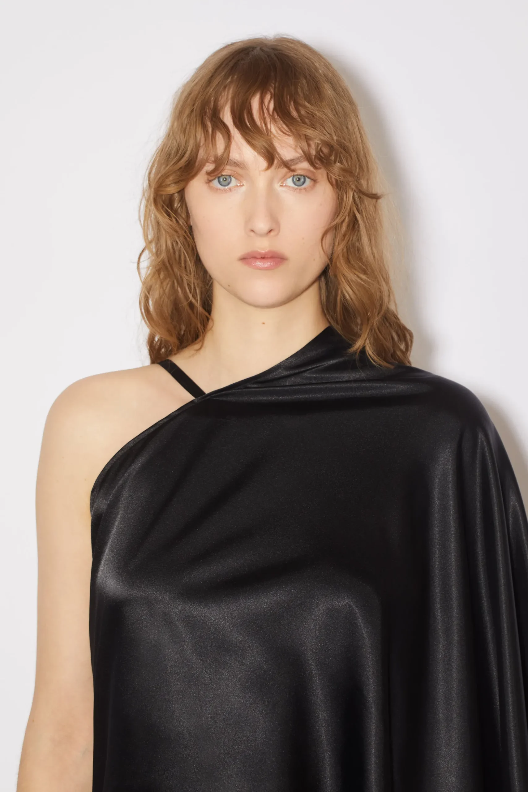 Asymmetrisches Kleid Aus Satin