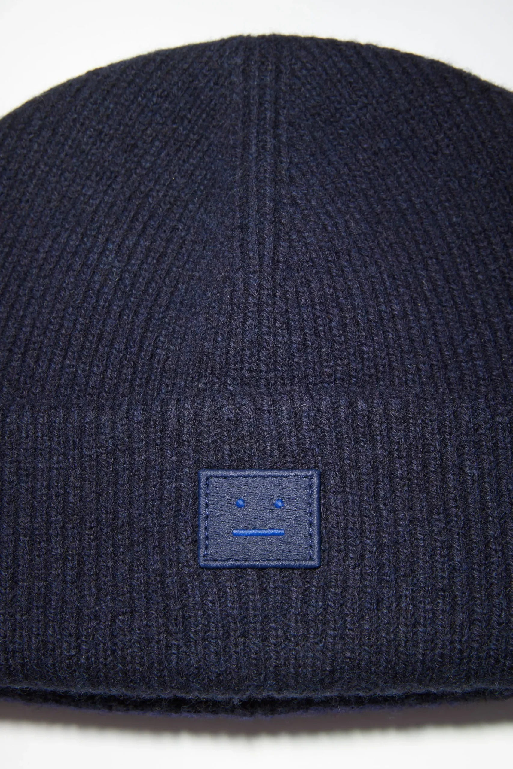 Beanie Mit Kleinem Face-Logo