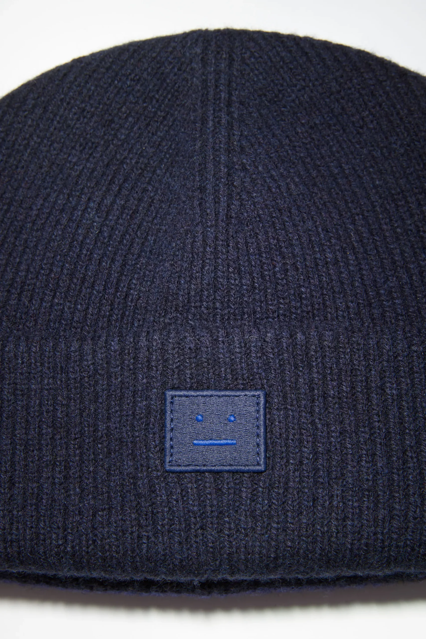 Beanie Mit Kleinem Face-Logo