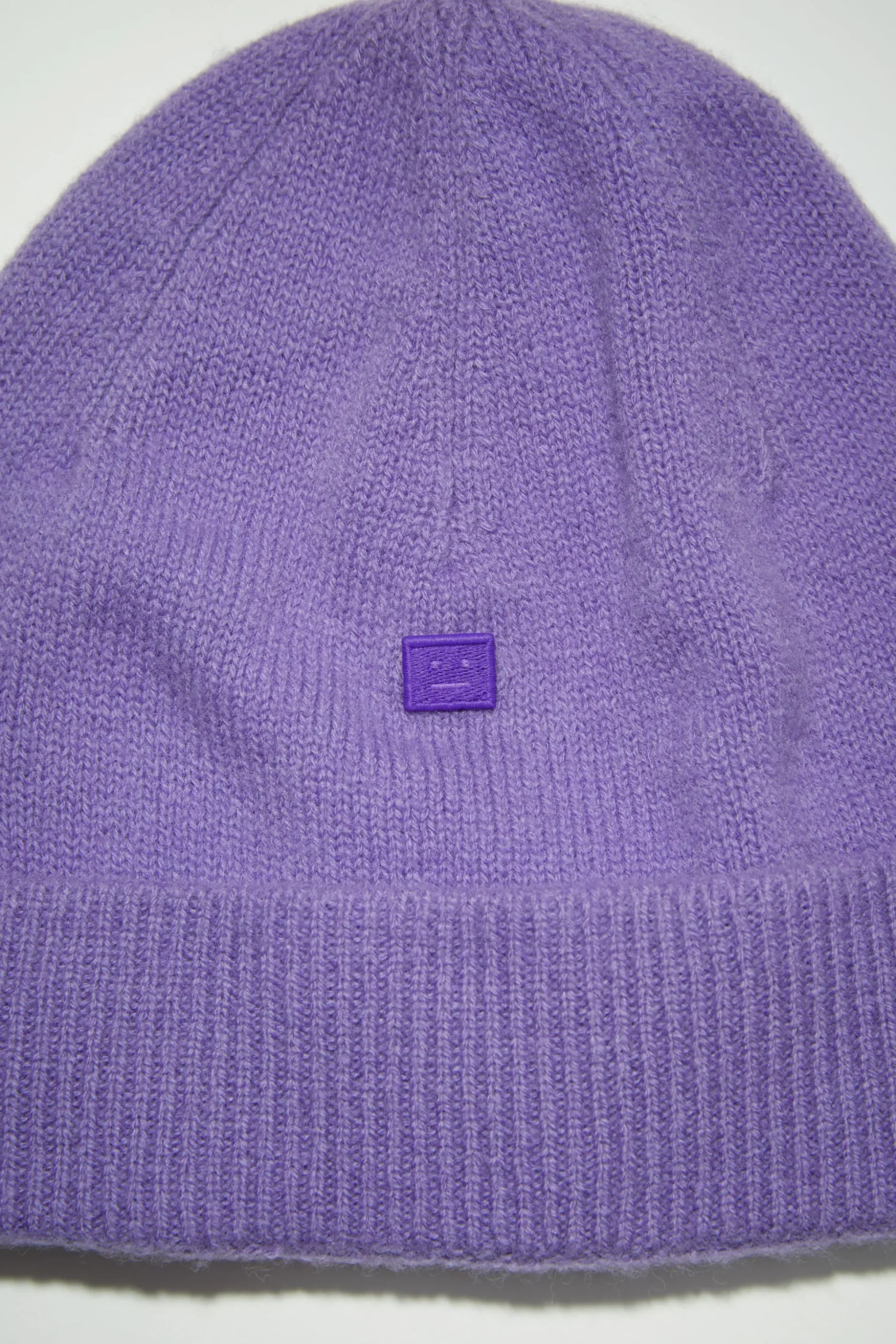 Beanie Mit Micro-Face-Aufnaher