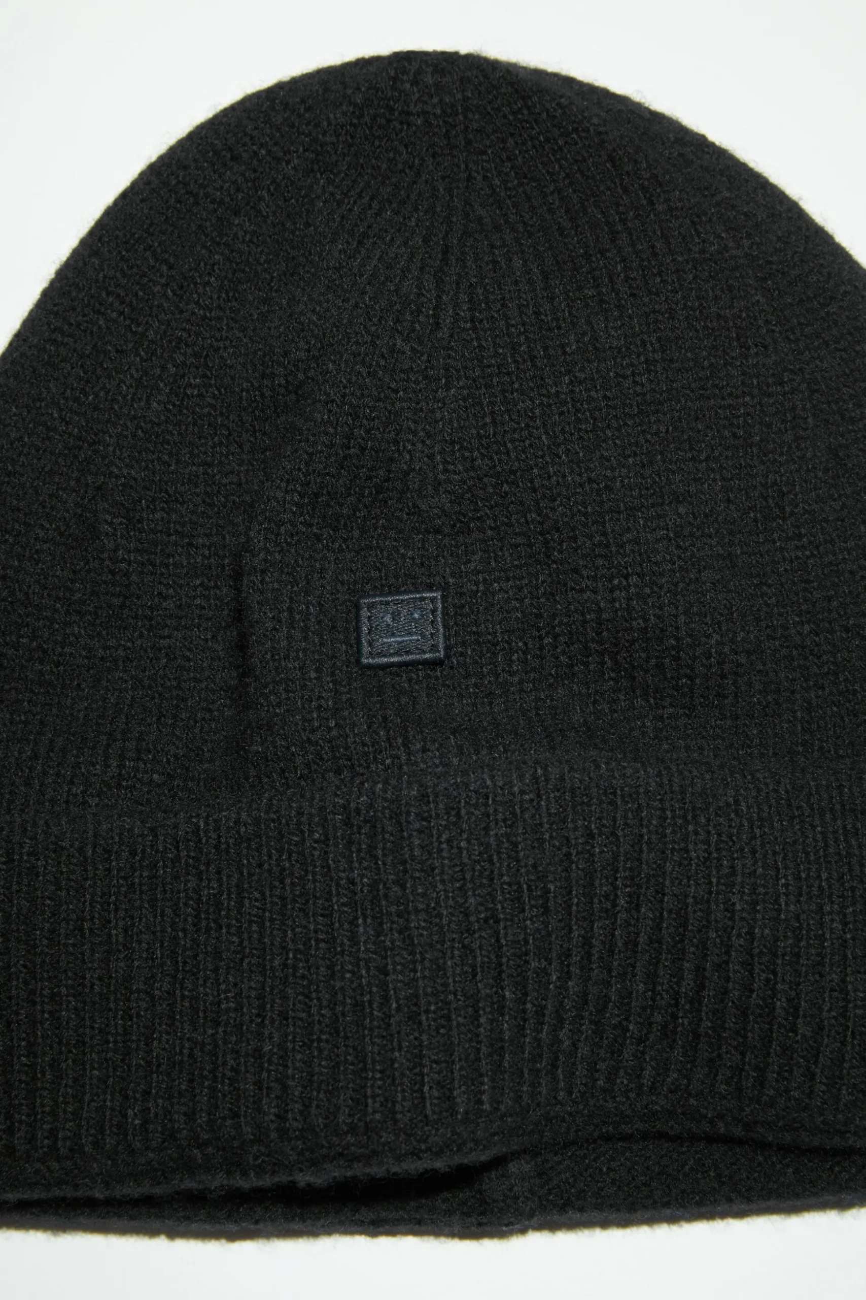 Beanie Mit Micro-Face-Aufnaher