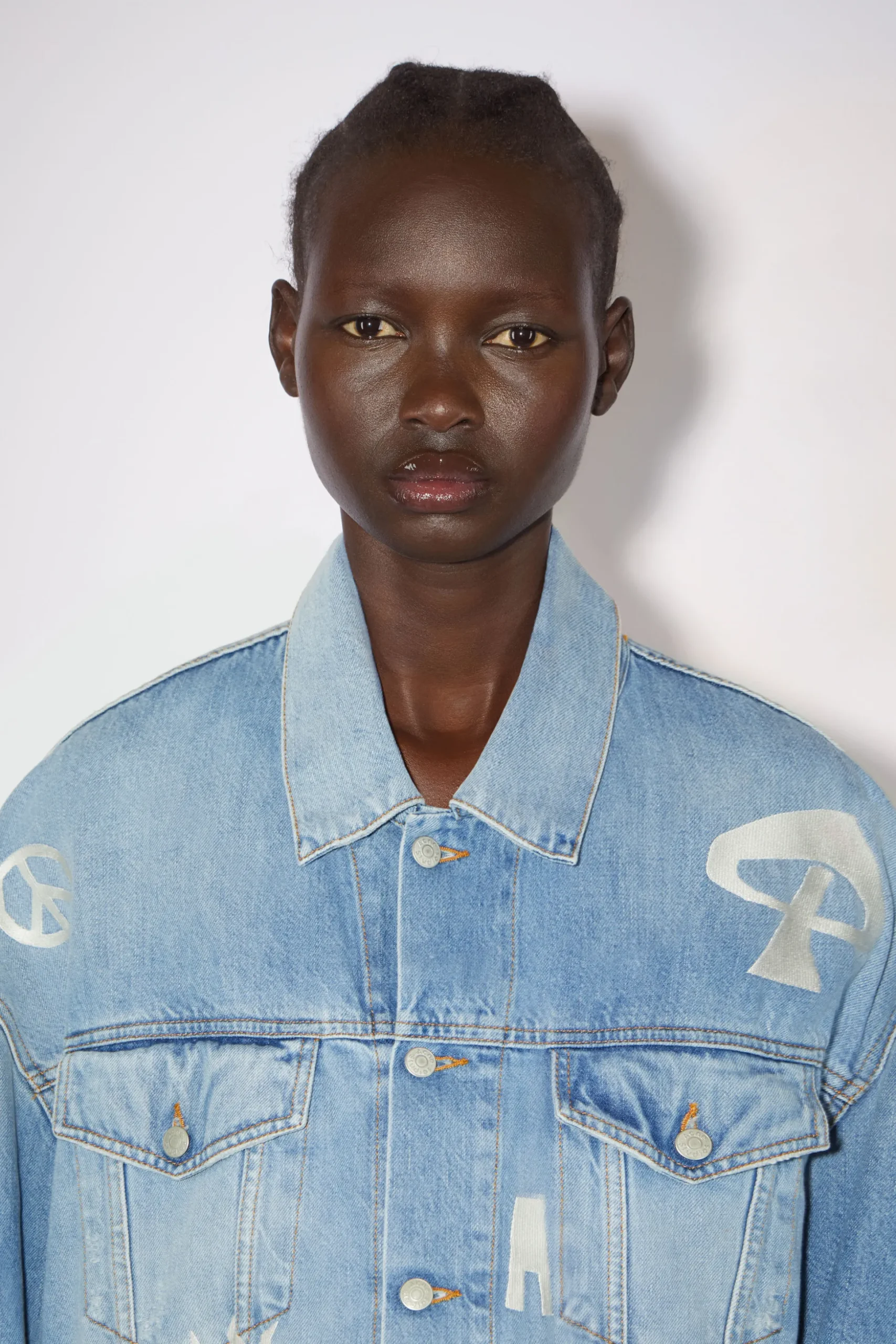 Bestickte Denimjacke In Lockerer Passform