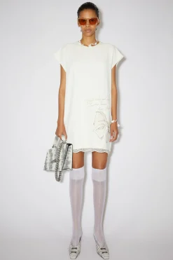 Besticktes Kleid