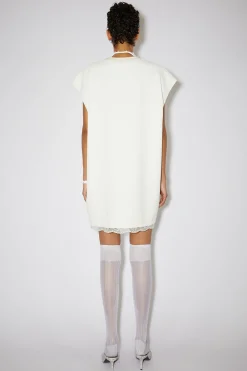 Besticktes Kleid