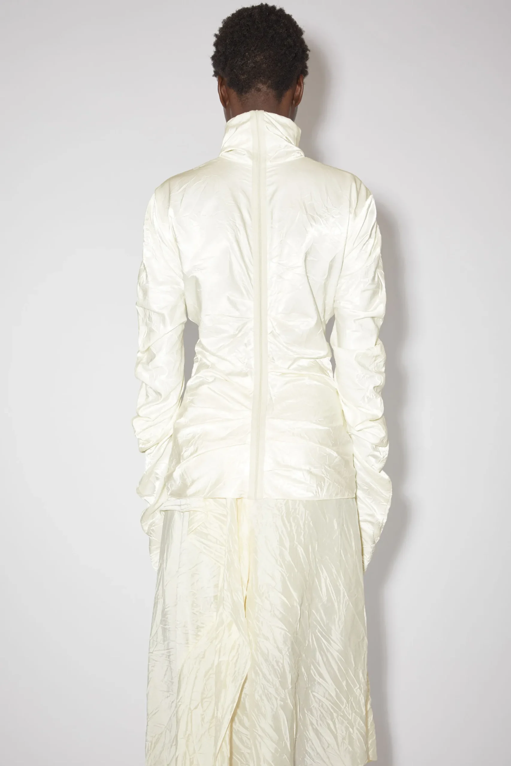 Bluse Aus Satin Mit Rollkragen