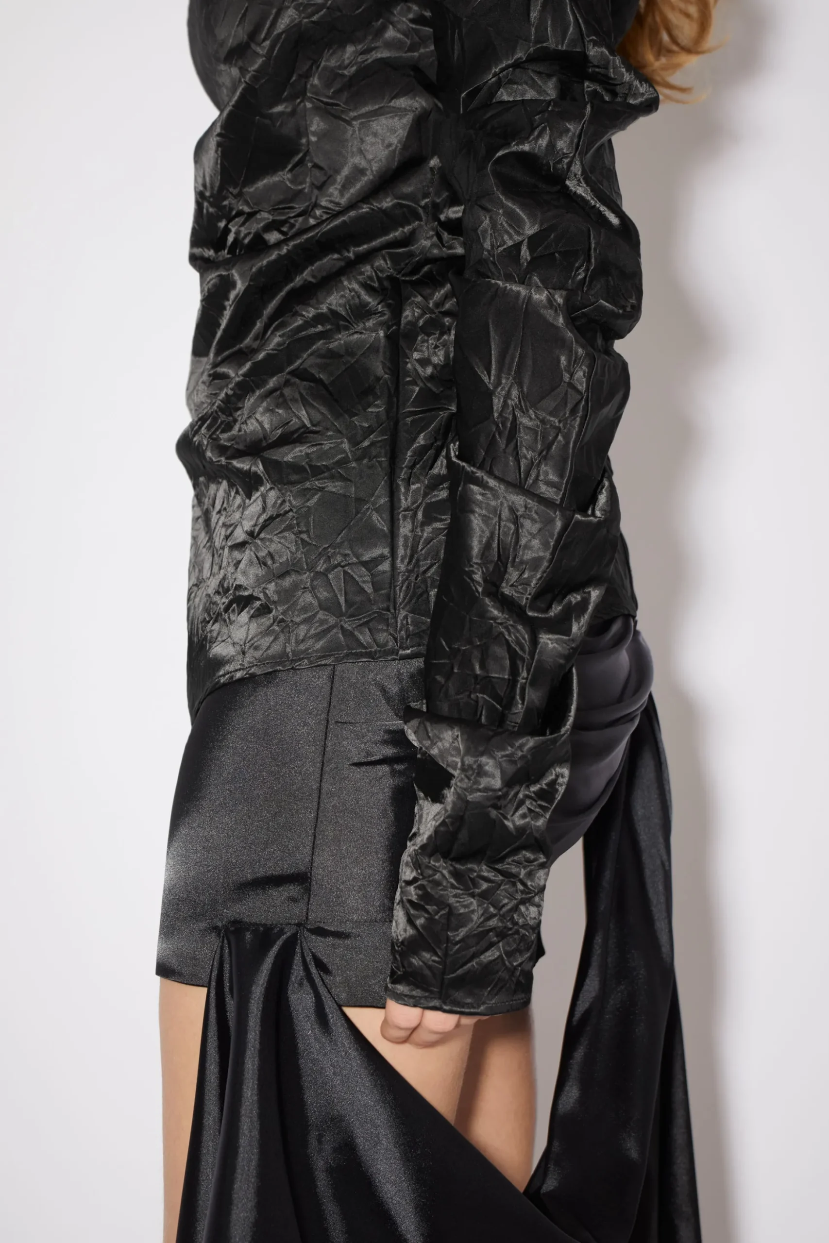Bluse Aus Satin Mit Rollkragen