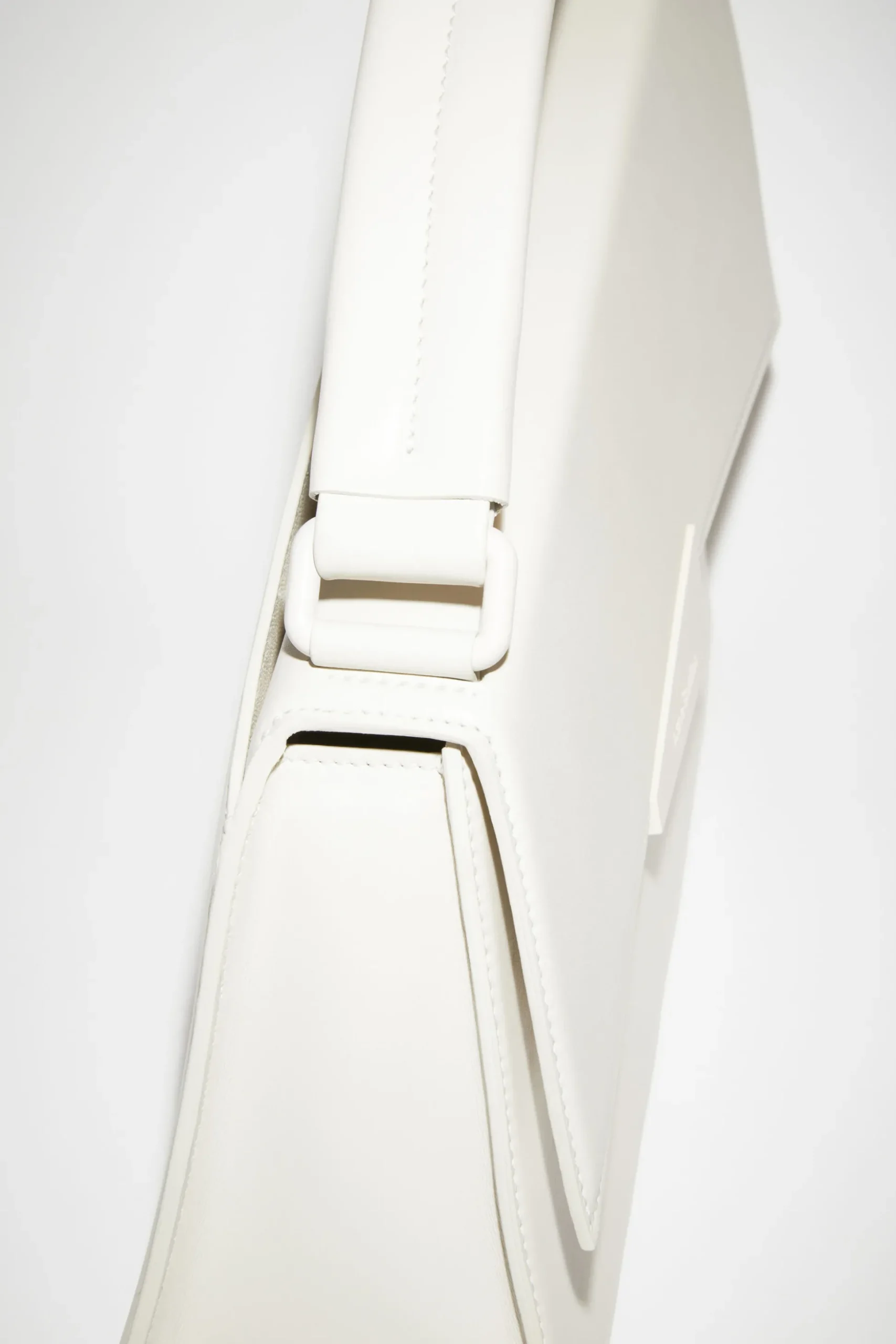Deformierte Handtasche