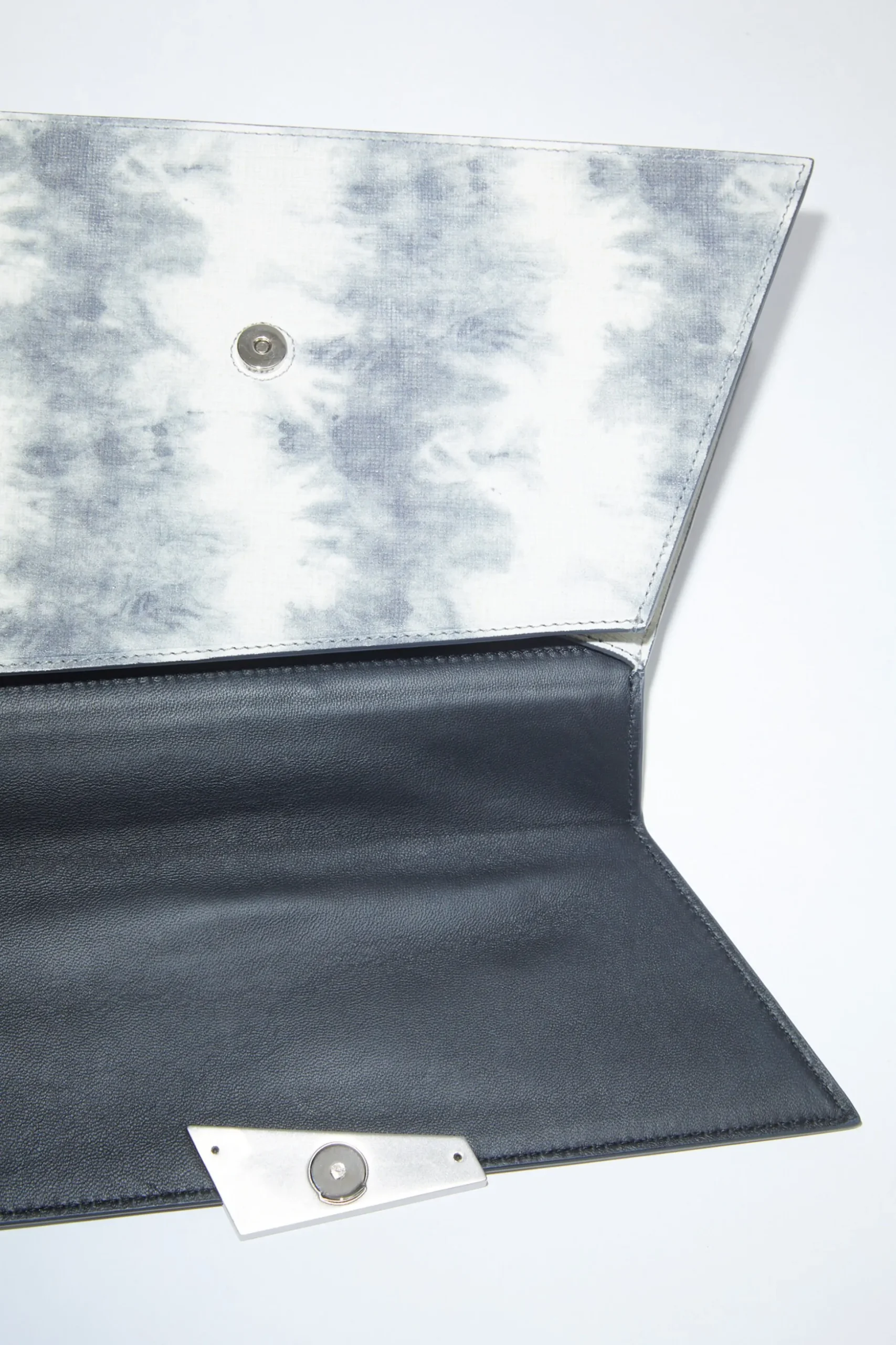 Deformierte Handtasche