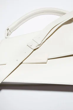Deformierte Handtasche
