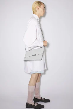 Deformierte Handtasche
