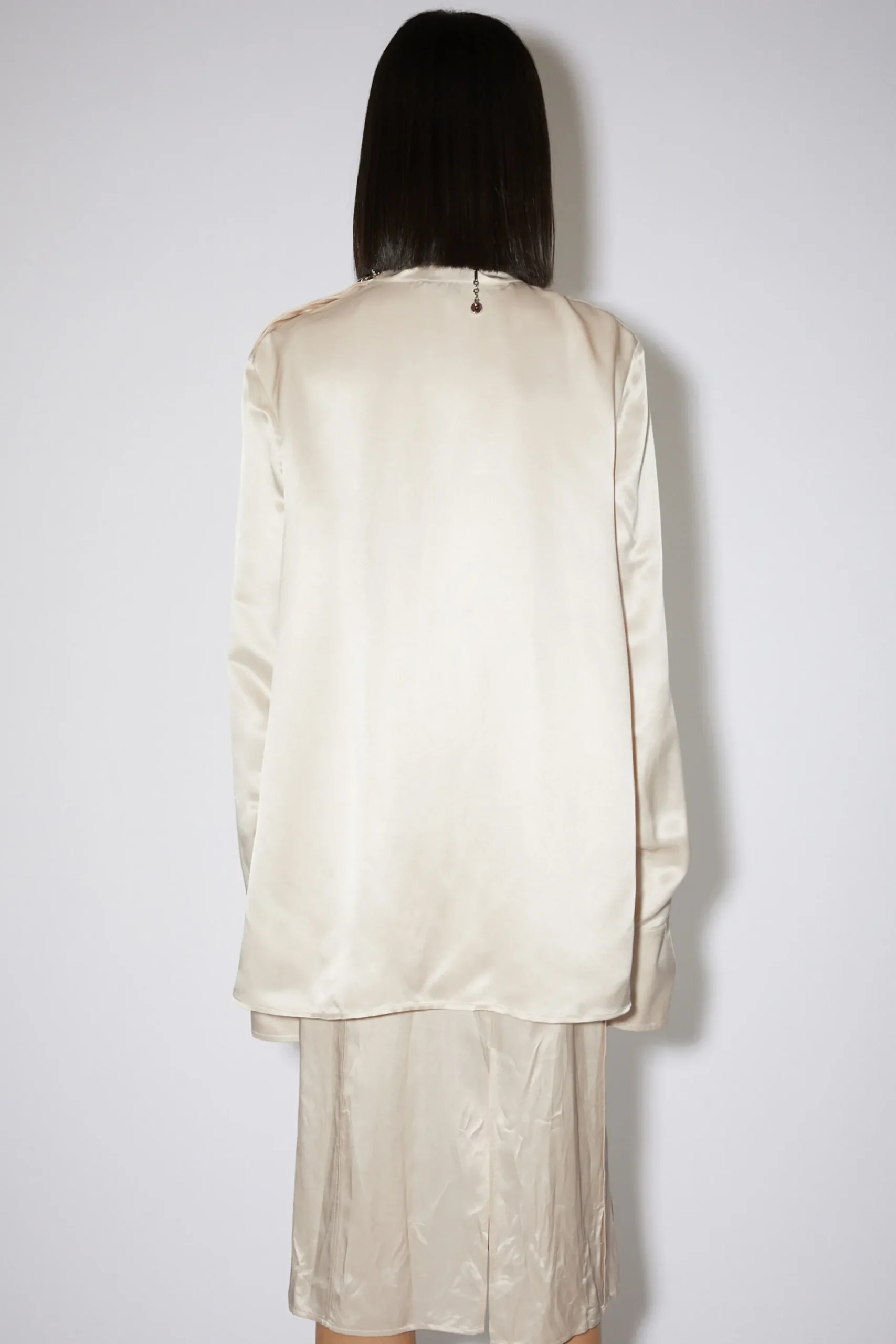 Figurnahes Satin-Hemd