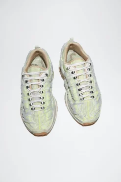 Gestrickte Sneakers Zum Schnuren