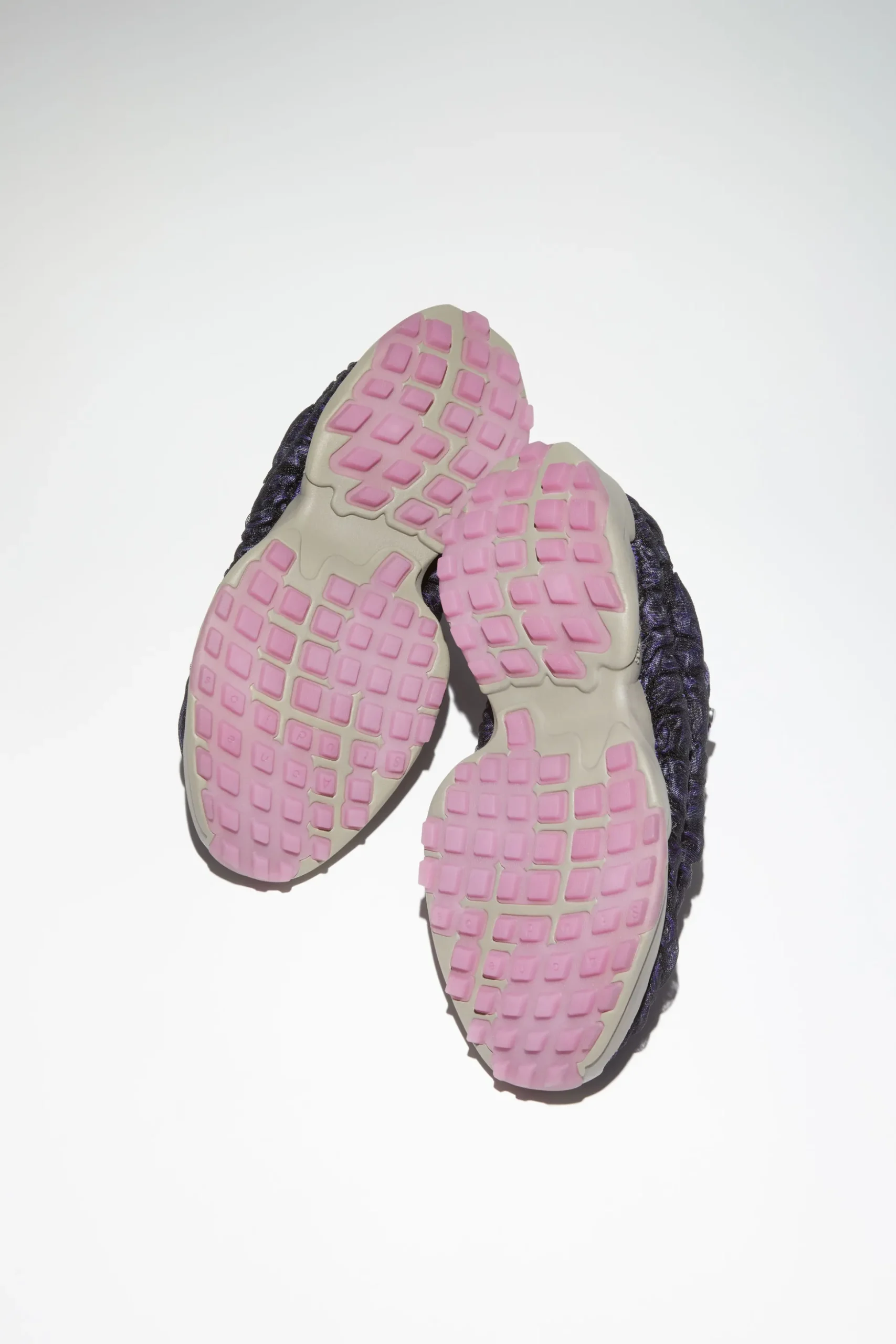 Gestrickte Sneakers Zum Schnuren