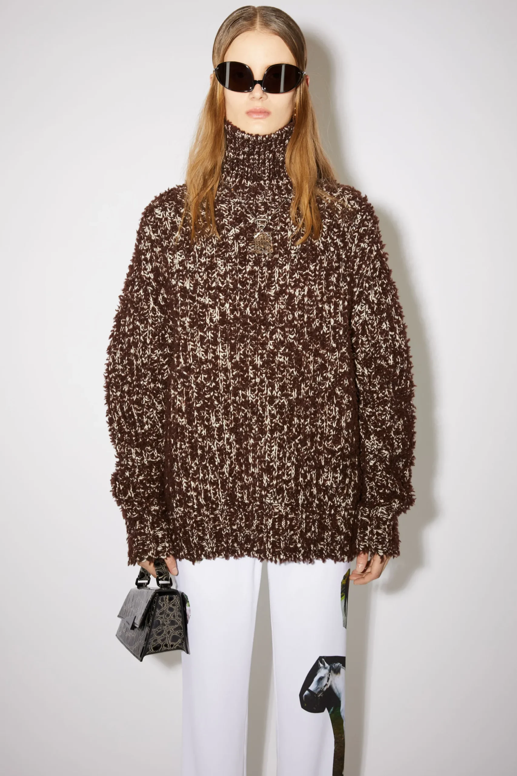 Getufteter Wollpullover Mit Hohem Kragen