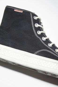 Hohe Sneakers
