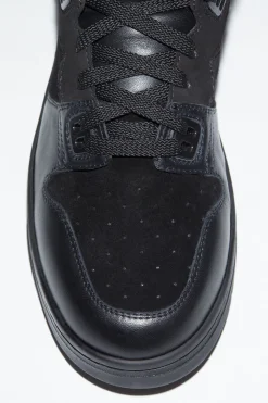 Hohe Sneakers
