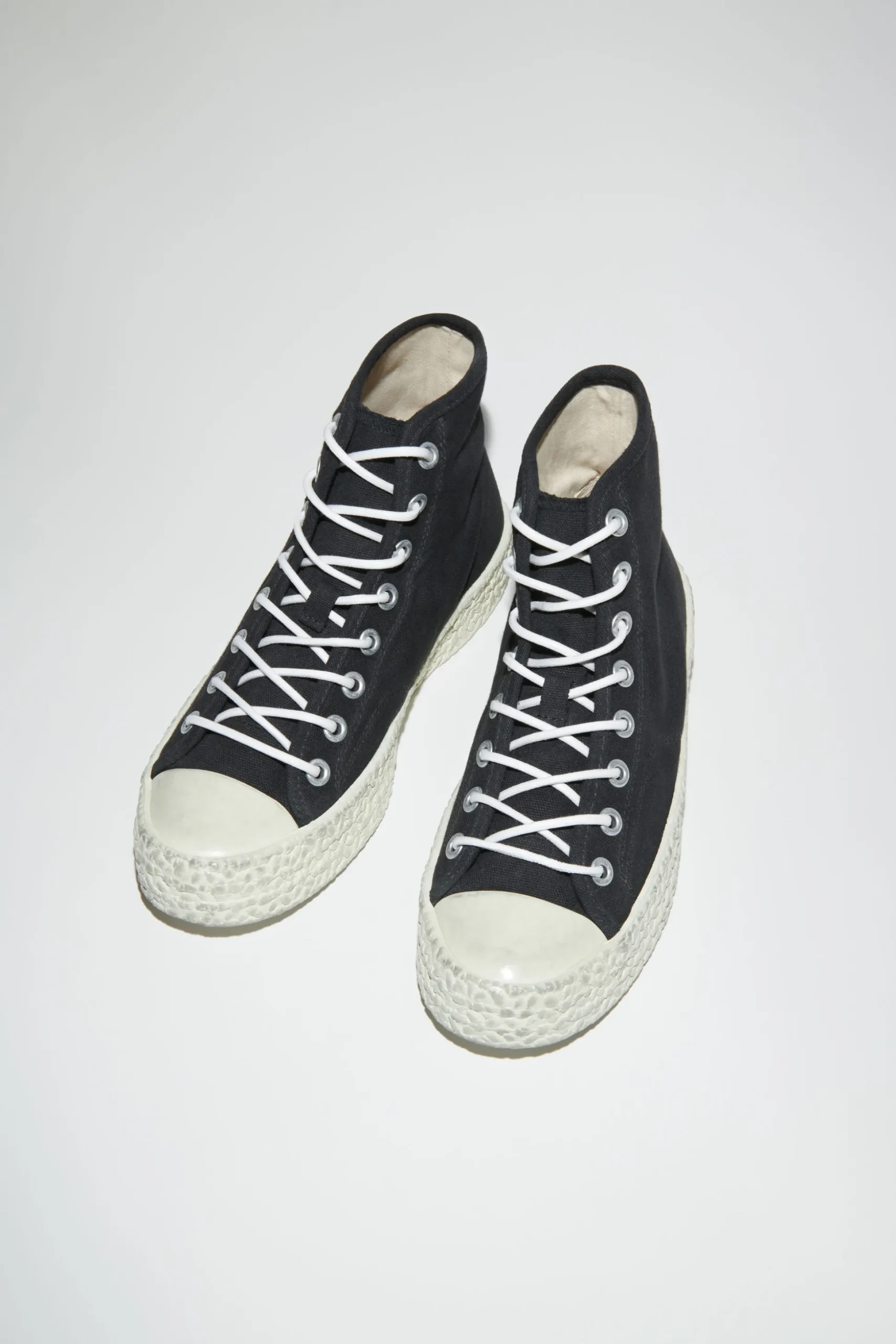 Hohe Sneakers