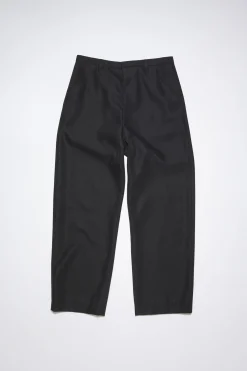 Hose In Normaler Passform