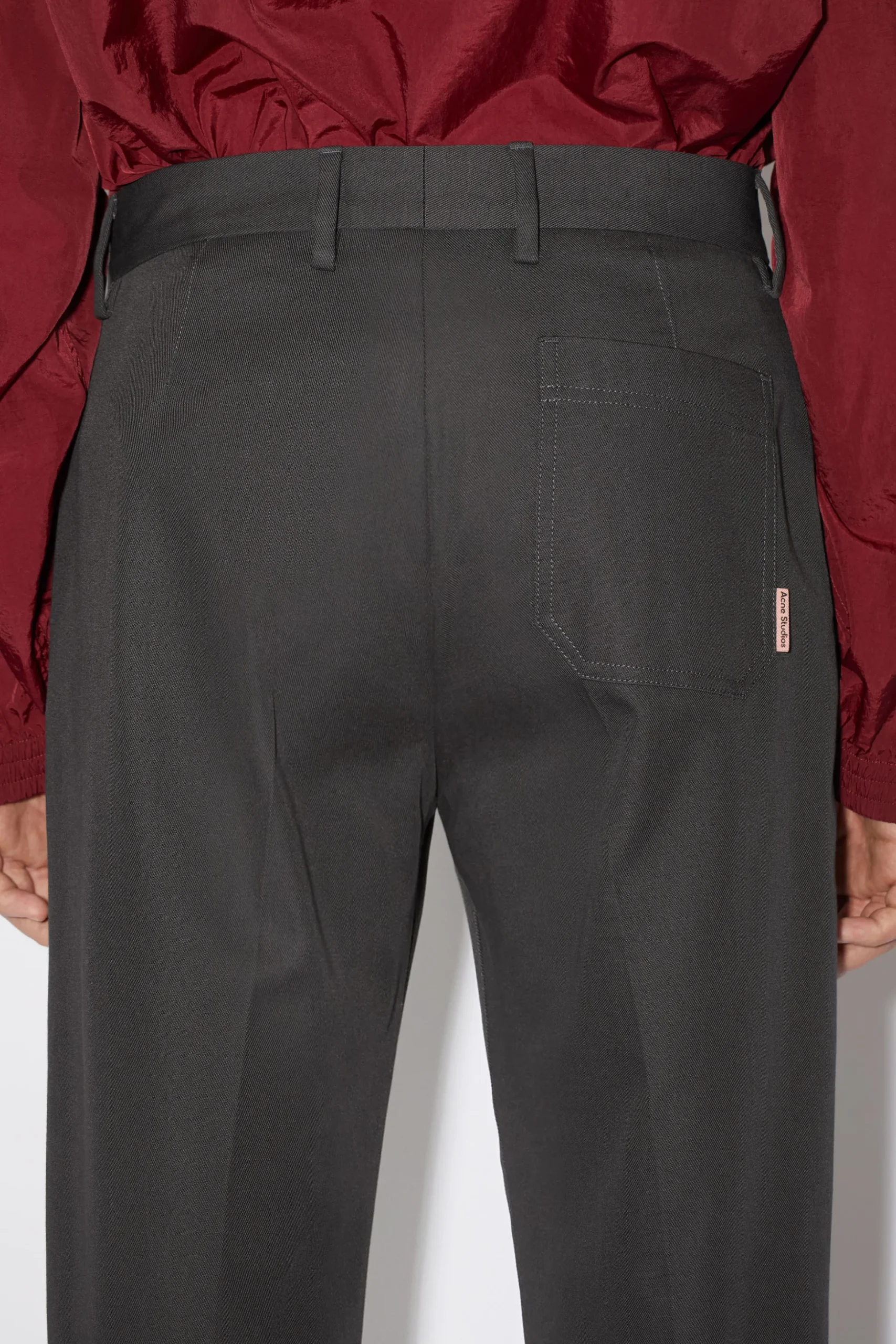 Hose In Normaler Passform