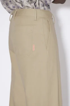 Hose In Normaler Passform