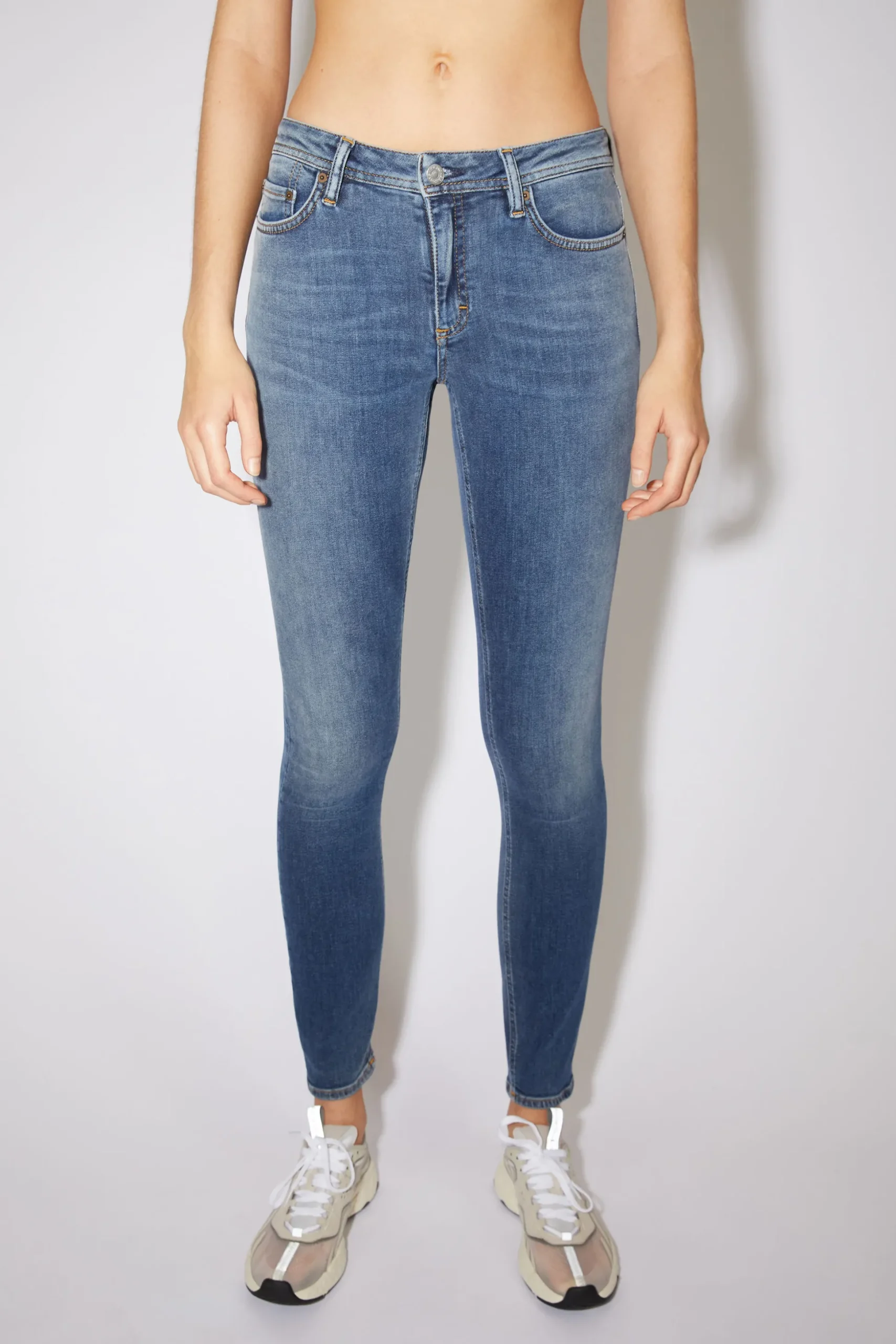 Jeans In Enger Passform