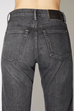 Jeans In Gerader Passform
