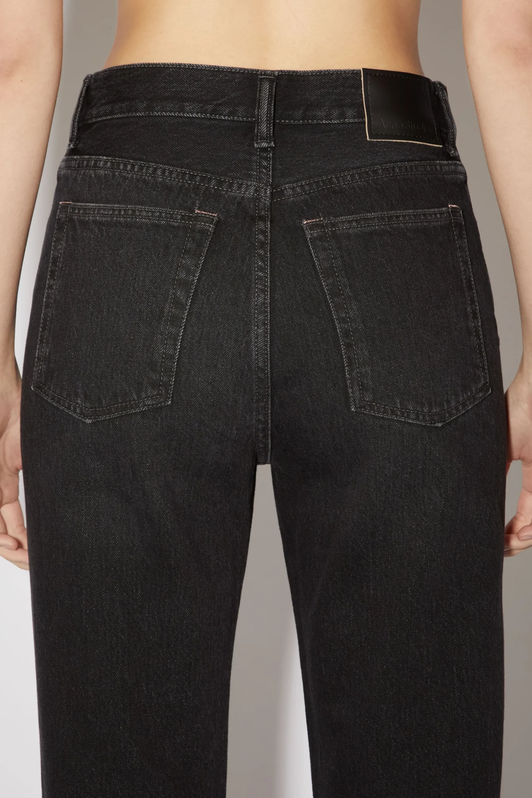Jeans In Regularer Passform – Mece