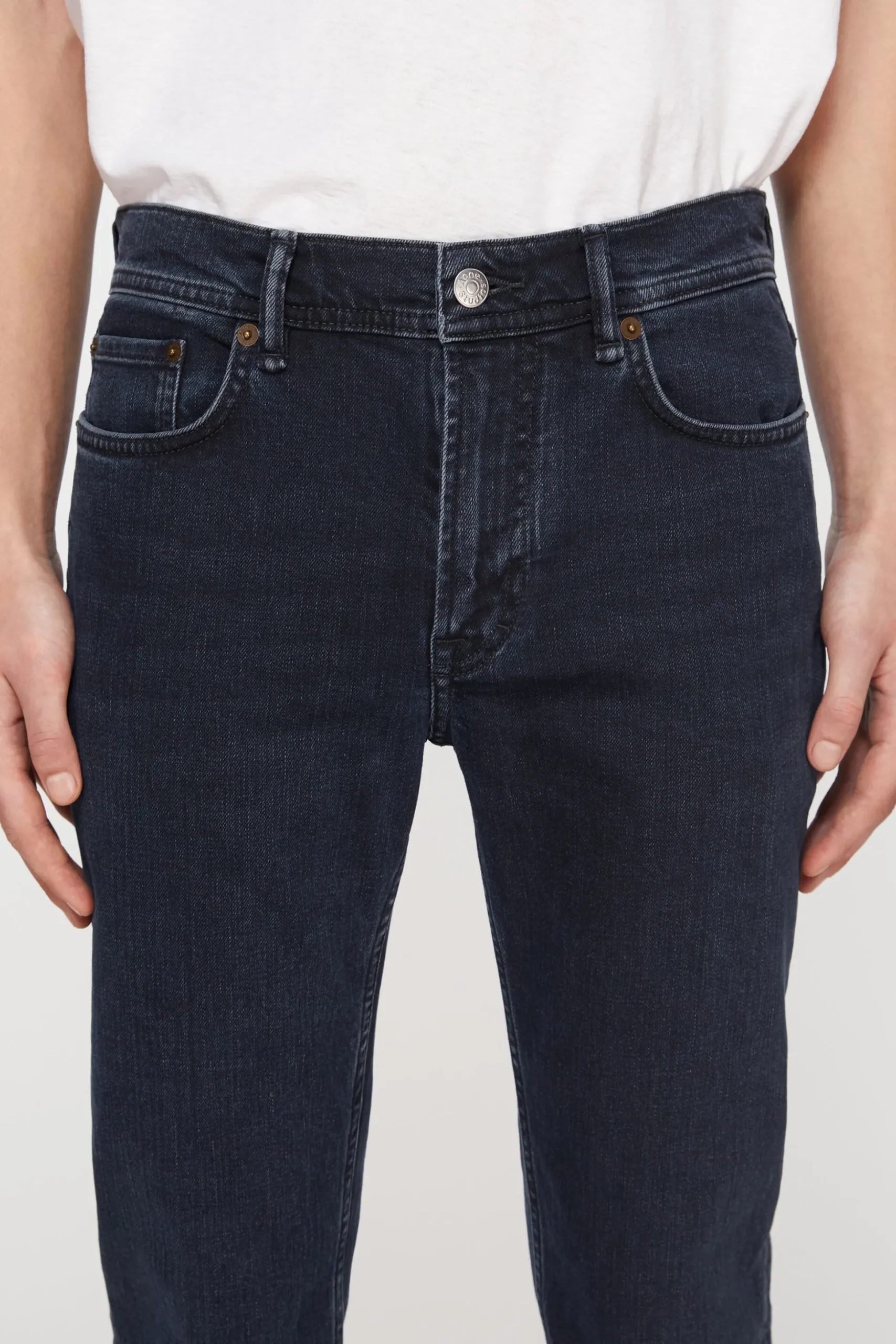 Jeans Mit Enger Passform – North