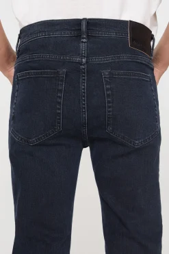 Jeans Mit Enger Passform – North