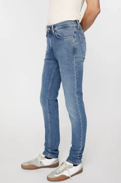 Jeans Mit Enger Passform – North
