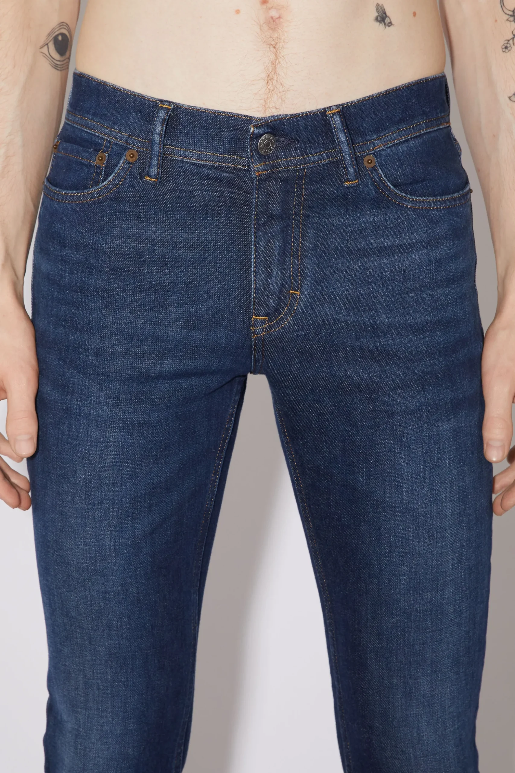 Jeans Mit Enger Passform – North