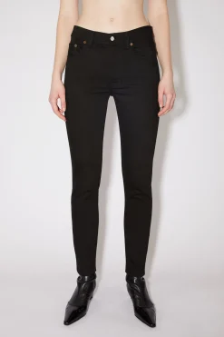 Jeans Mit Schmal Zulaufendem Bein