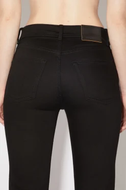Jeans Mit Schmal Zulaufendem Bein