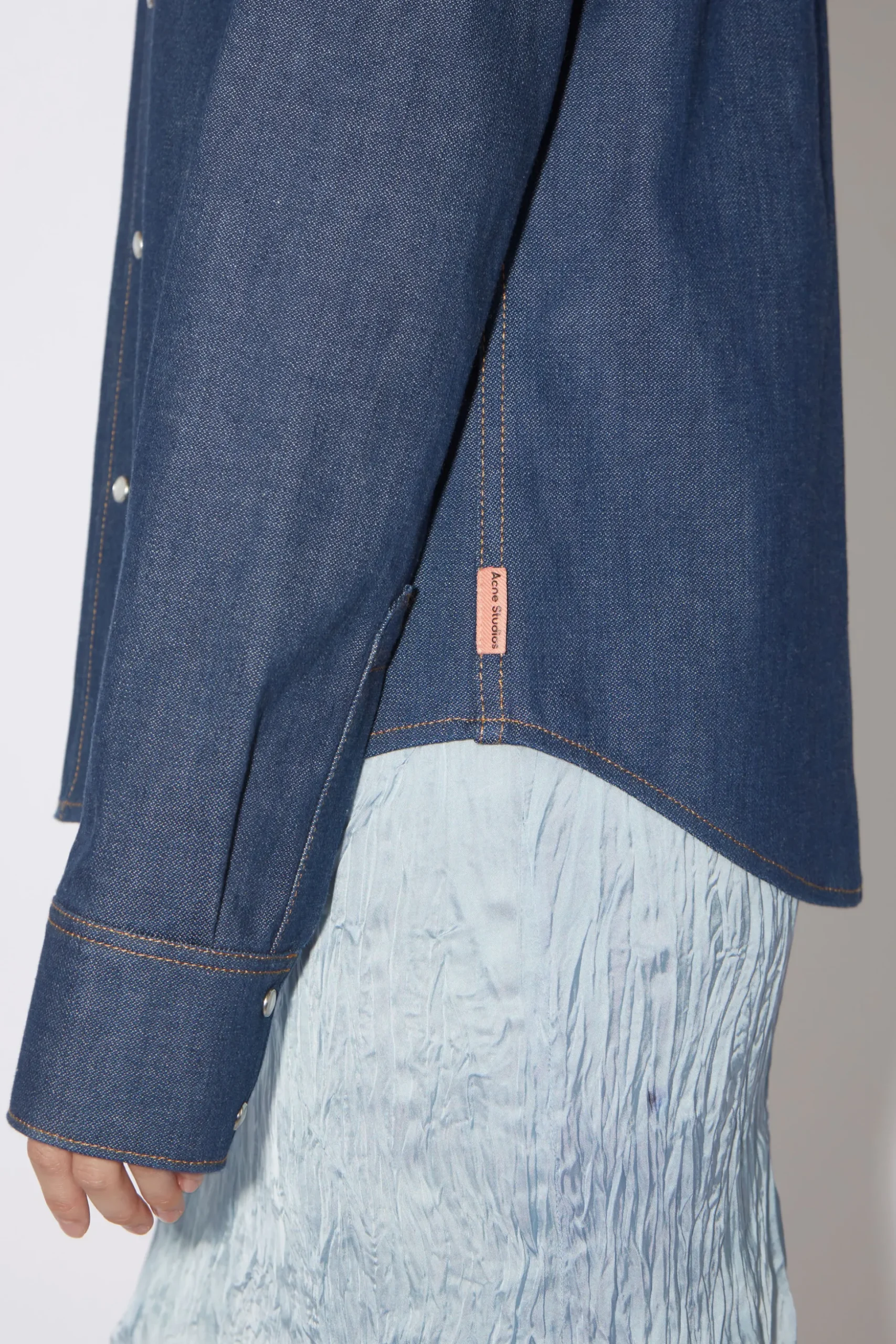 Jeanshemd Mit Knopfleiste