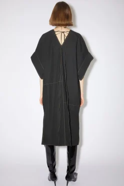 Kleid Mit Kurzen Armeln