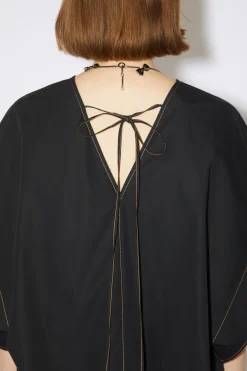 Kleid Mit Kurzen Armeln