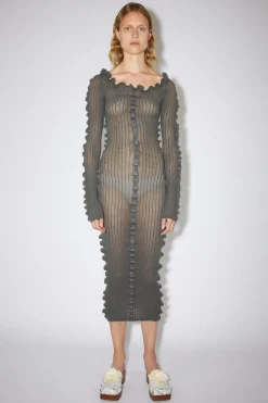 Langarmliges Kleid