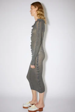 Langarmliges Kleid