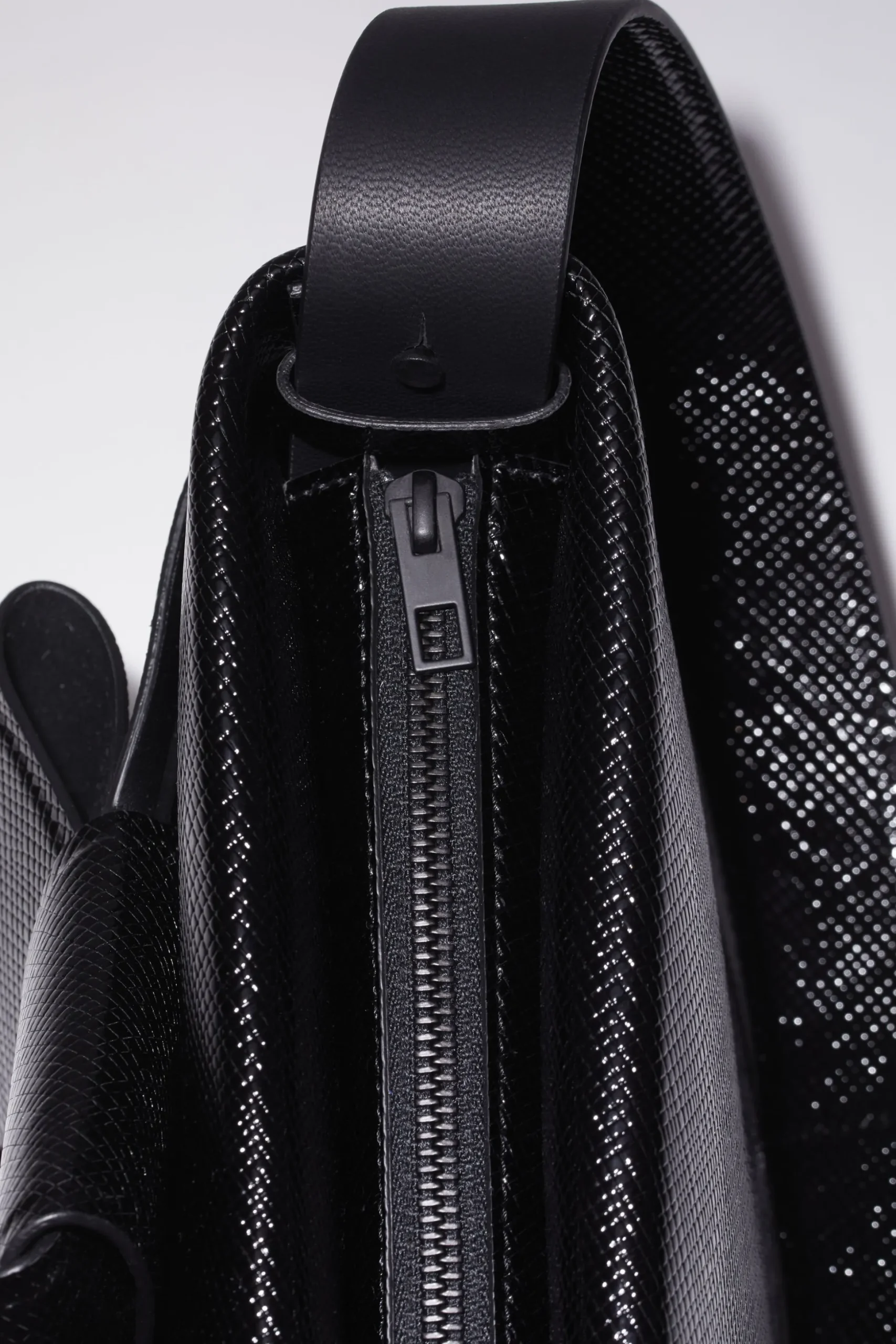 Musubi Schultertasche