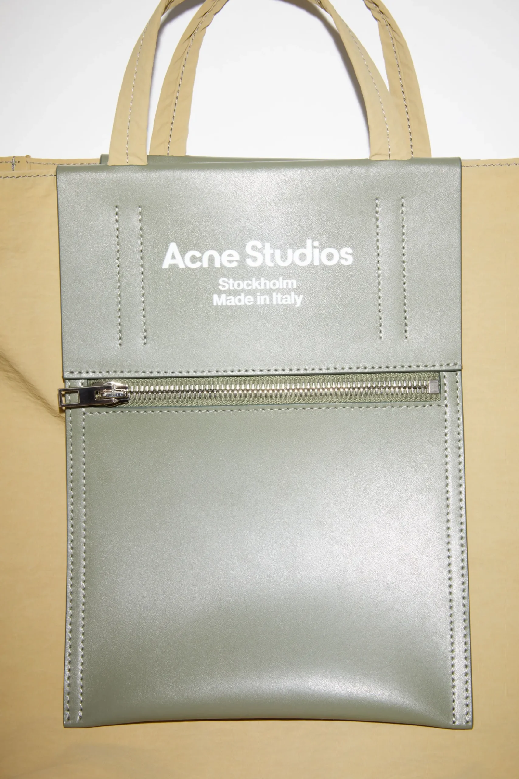Papierartige Tote Aus Recyceltem Nylon