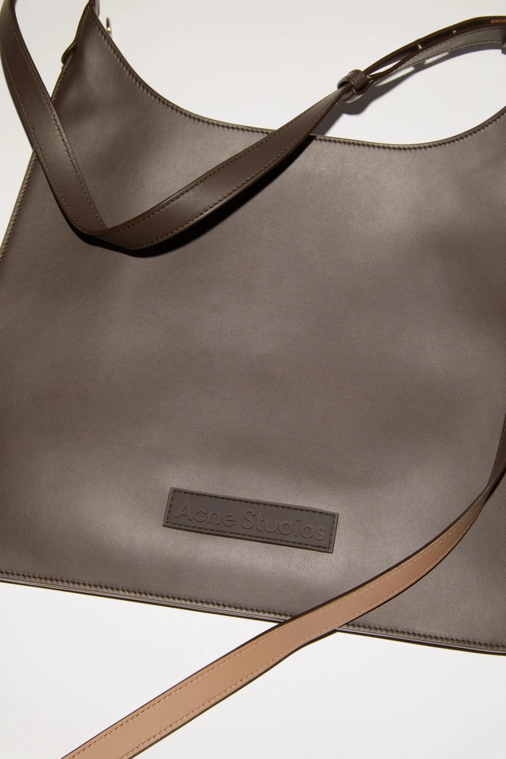 Platt Schultertasche