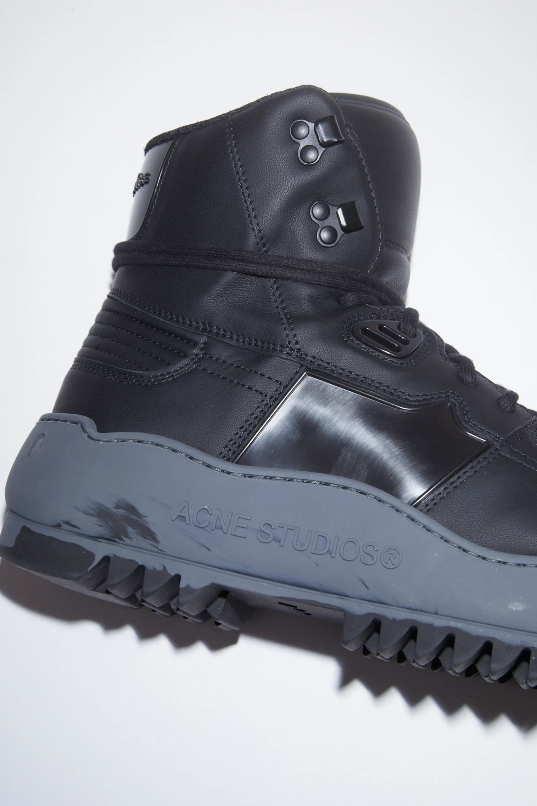 Sneaker Aus Leder Zum Schnuren Am Knochel