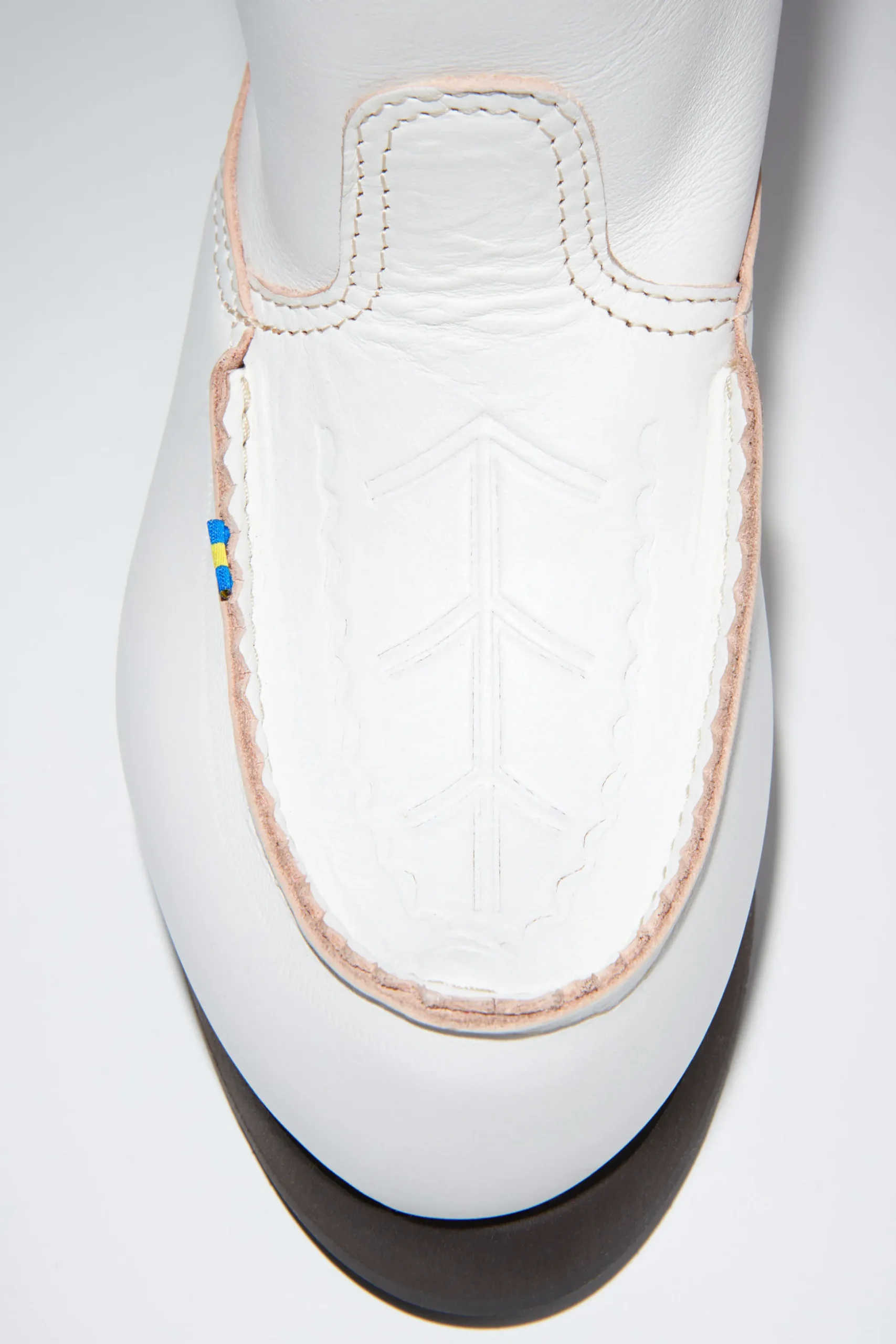 Verzierte Lederstiefel