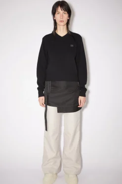 Wollpullover Mit V-Ausschnitt
